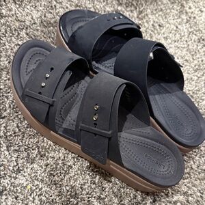 CROCS Womens Black and Brown Slide Sandals Wedge adjustable casual shoes sz 9